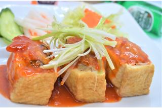 肉詰め厚揚げ豆腐トマトソース